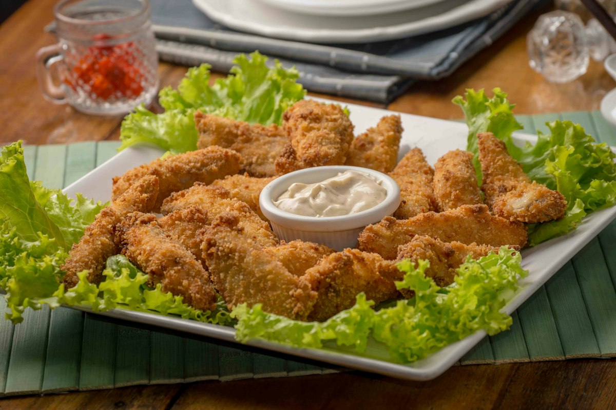 Fried chicken tenders with dipping sauce